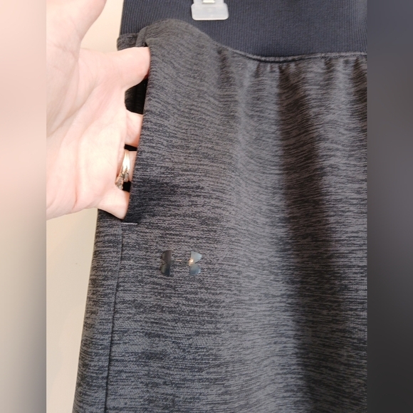 Under Armour sweat pants  fleece lined wide leg womens size LG short/ankle - Picture 3 of 4